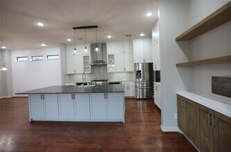 Building Photo - 4215 Lillian St