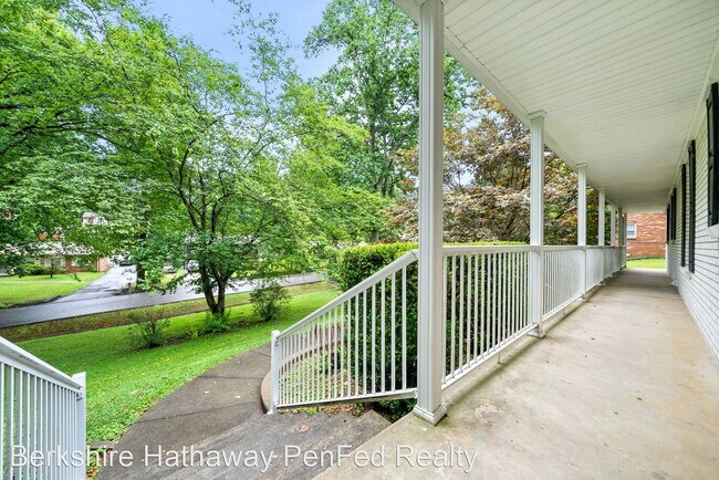 Building Photo - 4 br, 2.5 bath House - 108 Nottingham Place