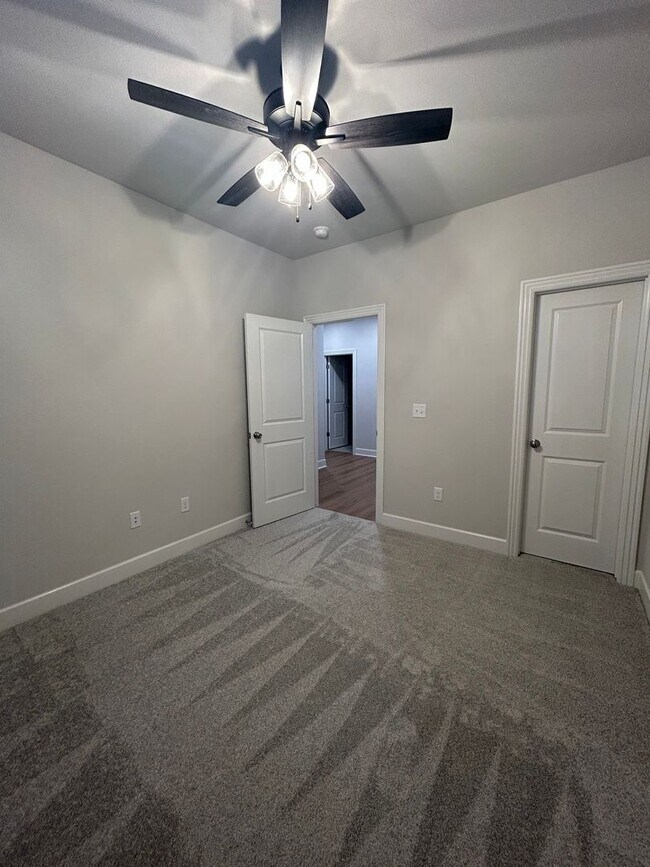 Foto del edificio - Beautiful Bentonville Home! 4 Bedrooms, 2....