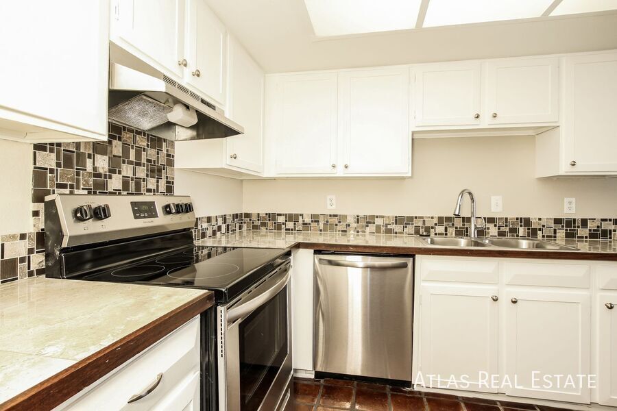 Foto principal - 4035 W Harmont Dr