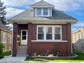 Building Photo - 5439 W Dakin St