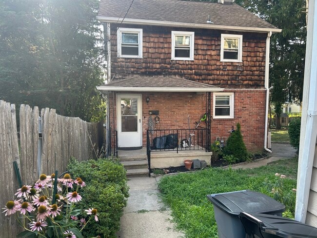 Building Photo - 28 S Eckar St