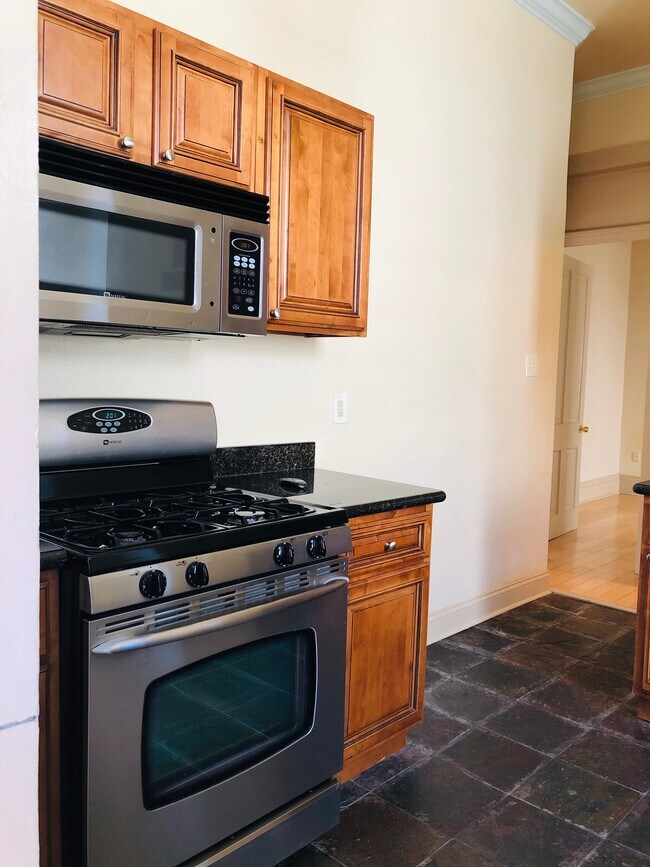 kitchen - 5215 Magazine St