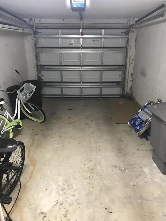 Building Photo - 401  Sea Oats Drive E