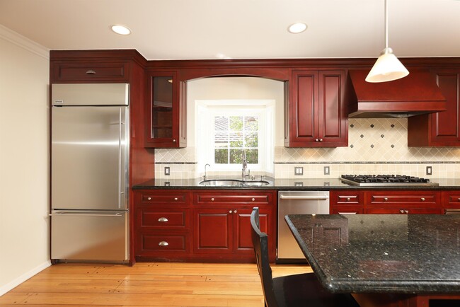 Foto del edificio - 605 Brightside Ln