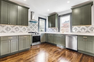 Building Photo - 10 Carlton St