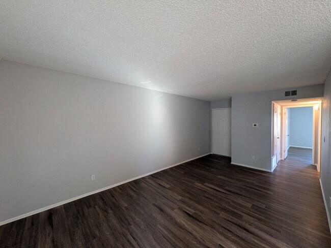 Building Photo - Updated 1 bedroom 1 bathroom in High Hollows!