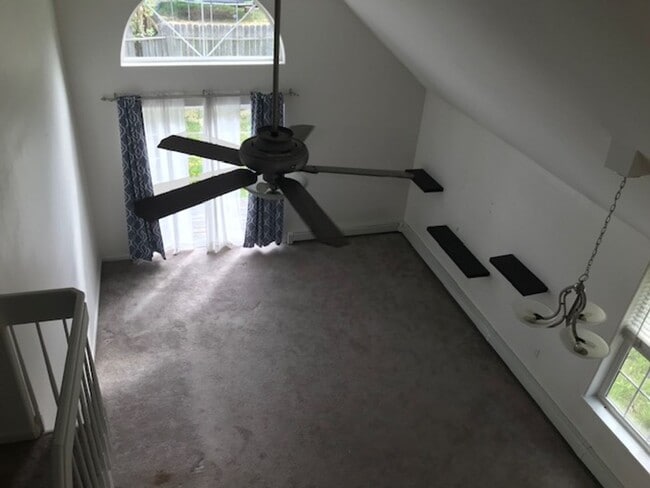 Building Photo - Secluded/Private Home