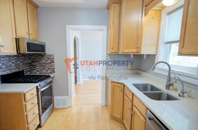 Building Photo - 684 East Ninth Avenue