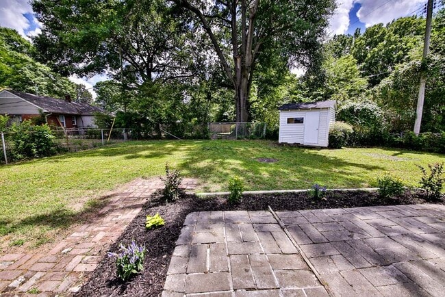 Building Photo - 4773 Quince Rd