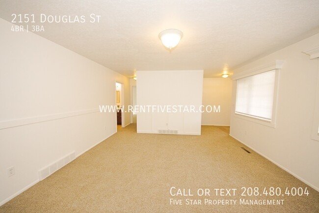 Building Photo - 4 Bedroom 3 Bathroom Home Available for Re...