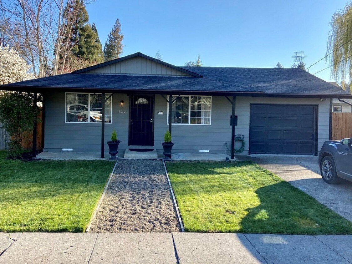 Foto principal - Perfect 3 bedroom/1 bath Home in Downtown ...