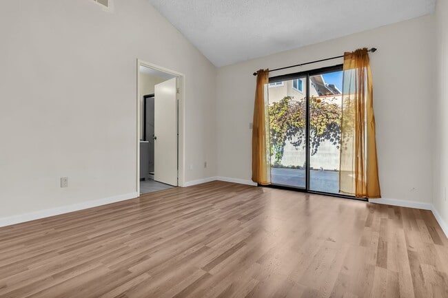 Building Photo - 1688 Bruin St