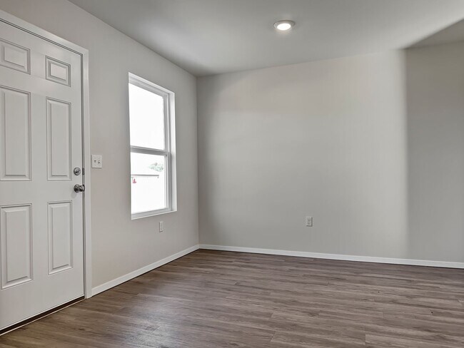 Foto del edificio - 8129 Sunflower Wy