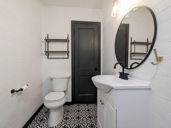 Building Photo - 734 N 14th St