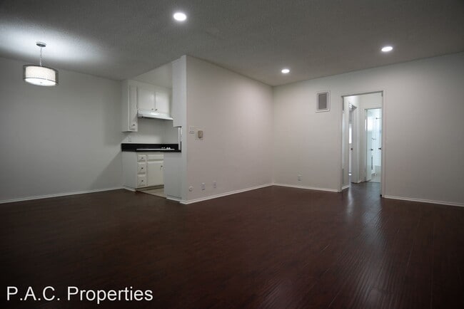 Building Photo - 1 br, 1 bath Apartment - 10855 Morrison St...