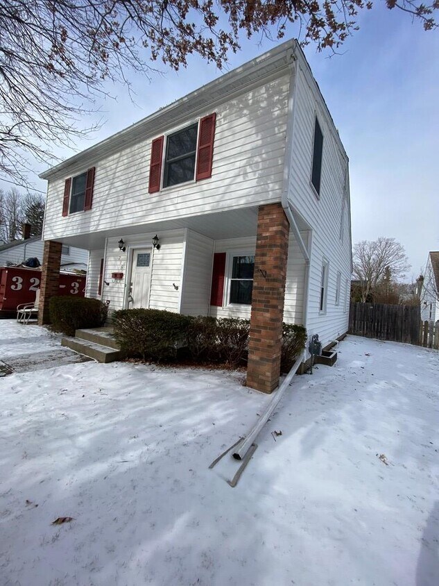 Building Photo - 215 Strathmore Pl