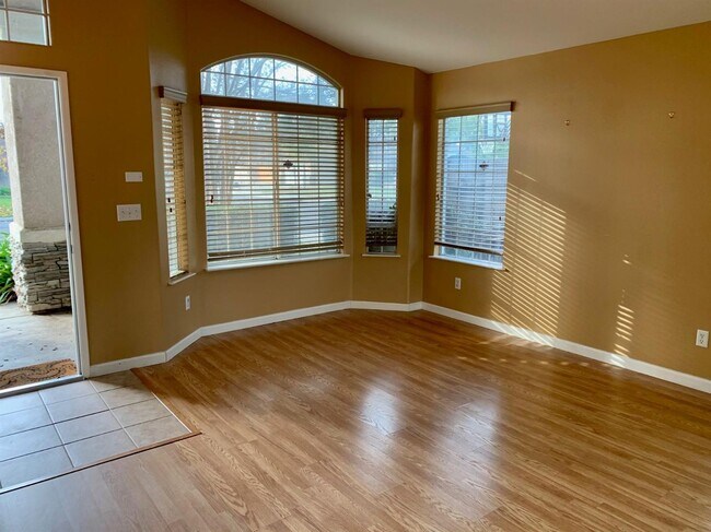 Foto del edificio - 5652 W Minarets Ave