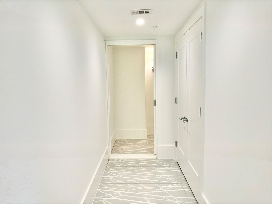 Building Photo - 2201 Market St