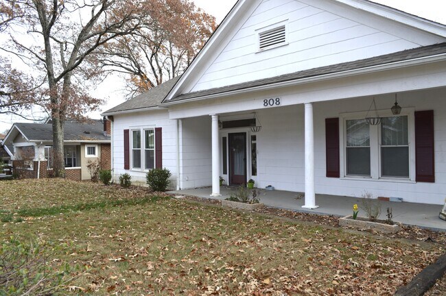 Building Photo - 808 Barton Avenue