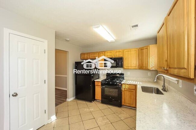 Building Photo - Nice Spacious Home in Quiet Neighborhood
