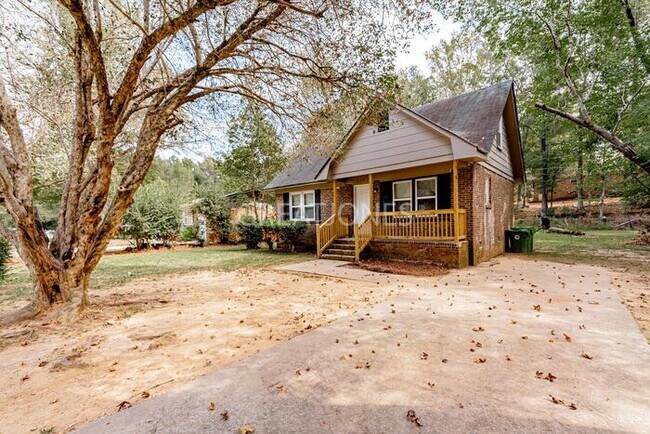 Building Photo - 212 Woodcrest Dr