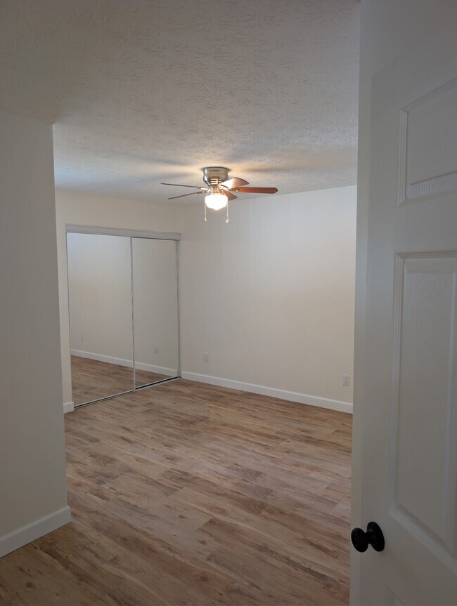 Foto del edificio - 5768 Stormcroft Ave
