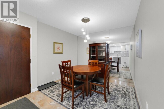 Photo du bâtiment - 1300 Islington Ave