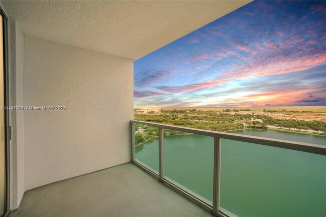 Building Photo - 2681 N Flamingo Rd