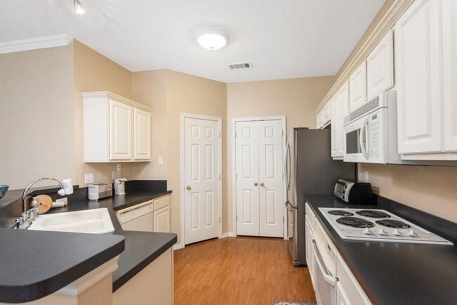 Discover Your Ideal Home: Perfectly Located, Impeccably Maintained - Discover Your Ideal Home: Perfectly Located, Impeccably Maintained