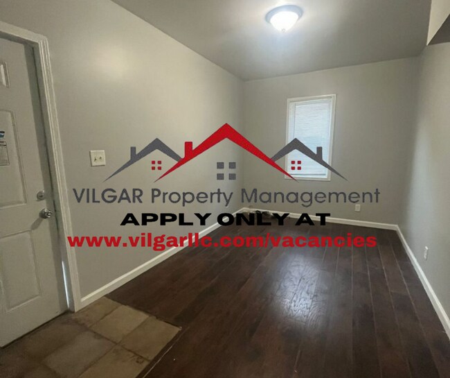 Building Photo - 913 W 144th