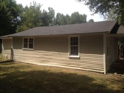 Building Photo - **UPCOMING**3 BEDROOM  / 1 BATHROOM HOUSE ...