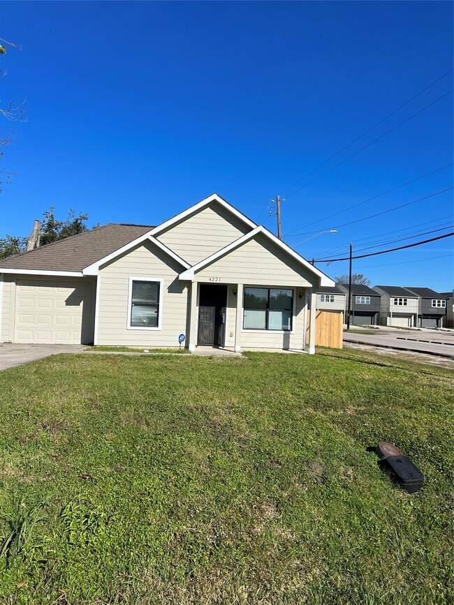 Building Photo - 4221 Clover St