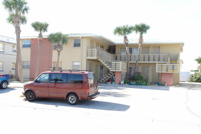 Primary Photo - 2593 N Oleander Ave