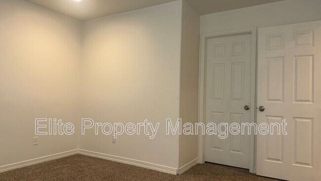 Building Photo - 195 S Stardust Ct