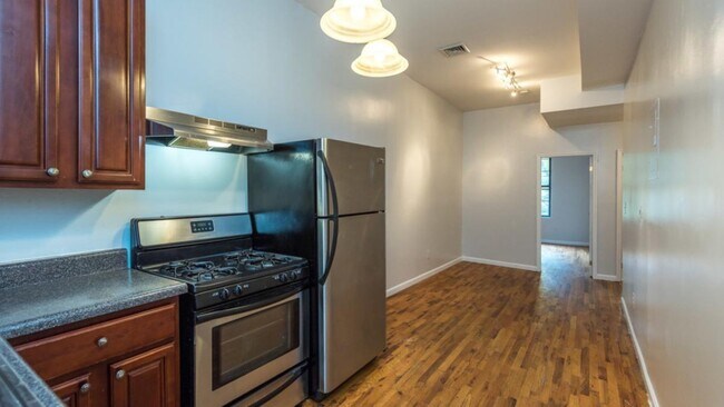 Foto del edificio - 413 Bushwick Ave