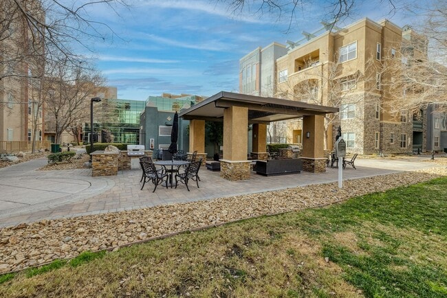 Foto del edificio - Guard Gated 3rd Floor Unit off Las Vegas Blvd