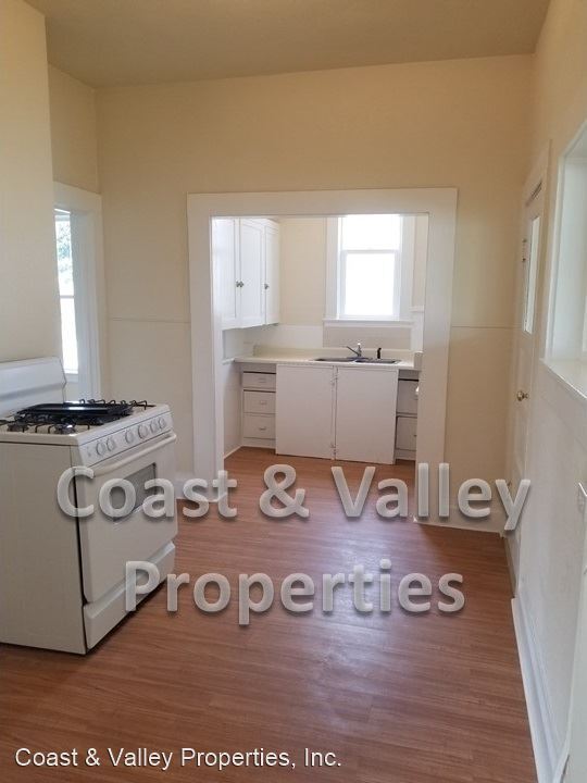 Foto del edificio - 2 br, 1.5 bath House - 220 Central Ave.