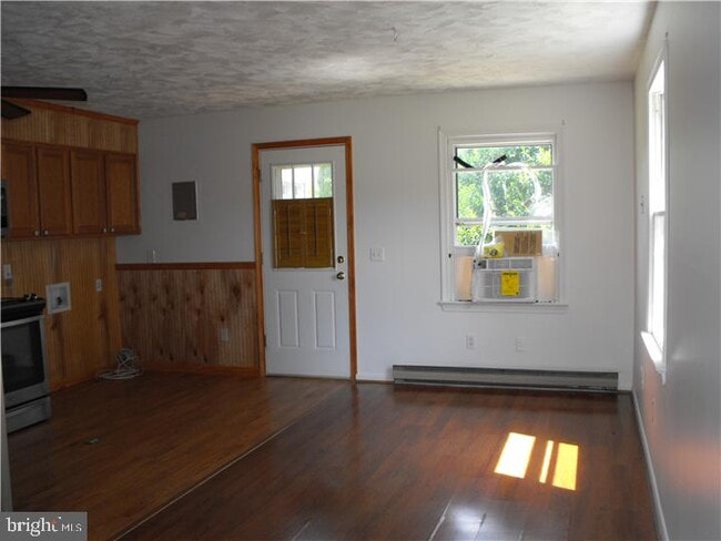 Building Photo - 109 E Sewell St