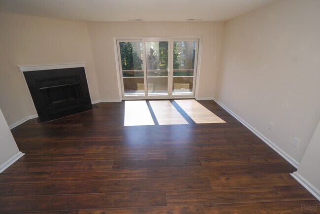 Building Photo - 3069 Hawthorne Dr NE