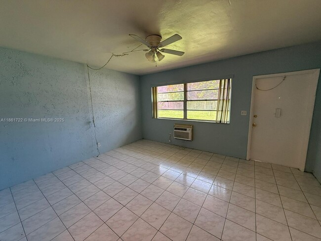 Building Photo - 2917 Plunkett St