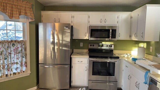 Building Photo - 2 Country Village Way