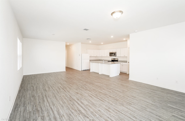 Foto del edificio - 2 br, 2 bath Condo - 220 N Burleson Blvd  ...