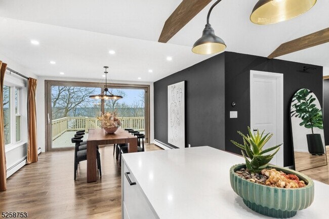 Foto del edificio - 55 Wildwood Shores Dr