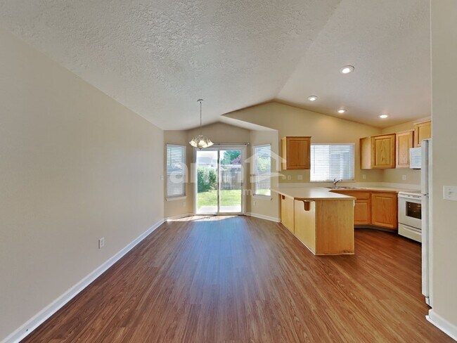 Building Photo - 4736 S Choctaw Ave