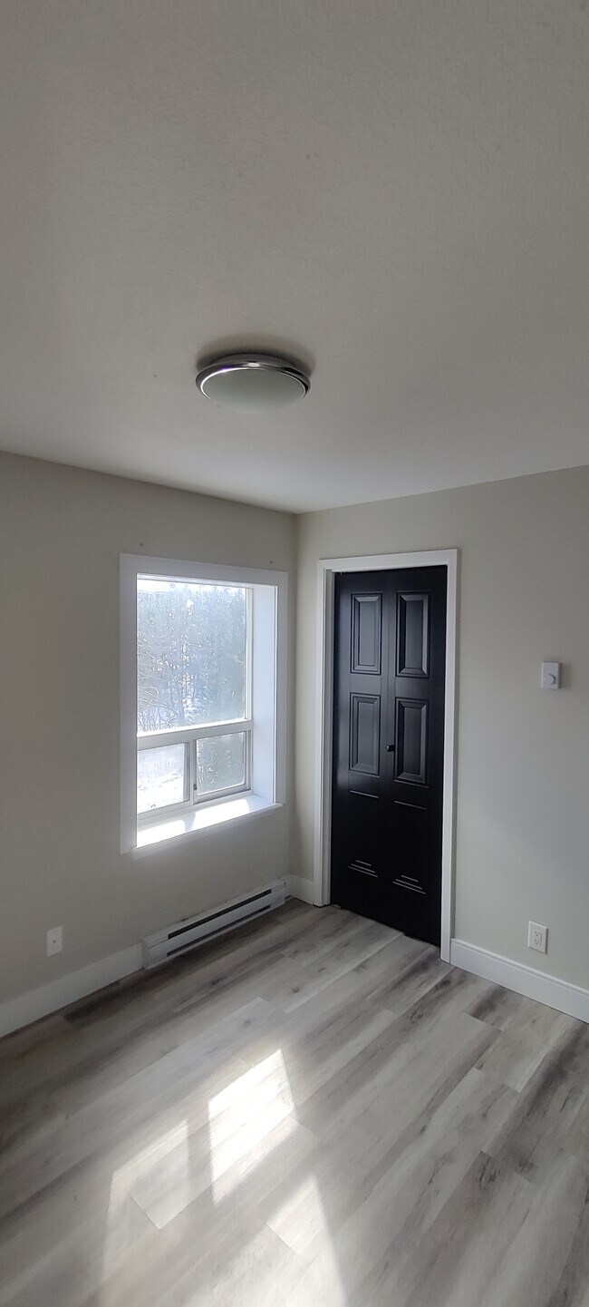 Photo du bâtiment - Spacious 3BR Apartment with Modern Finishes & Bright Open Layout