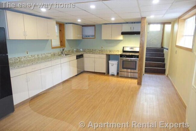 Building Photo - 4 bedroom in Somerville MA 02144