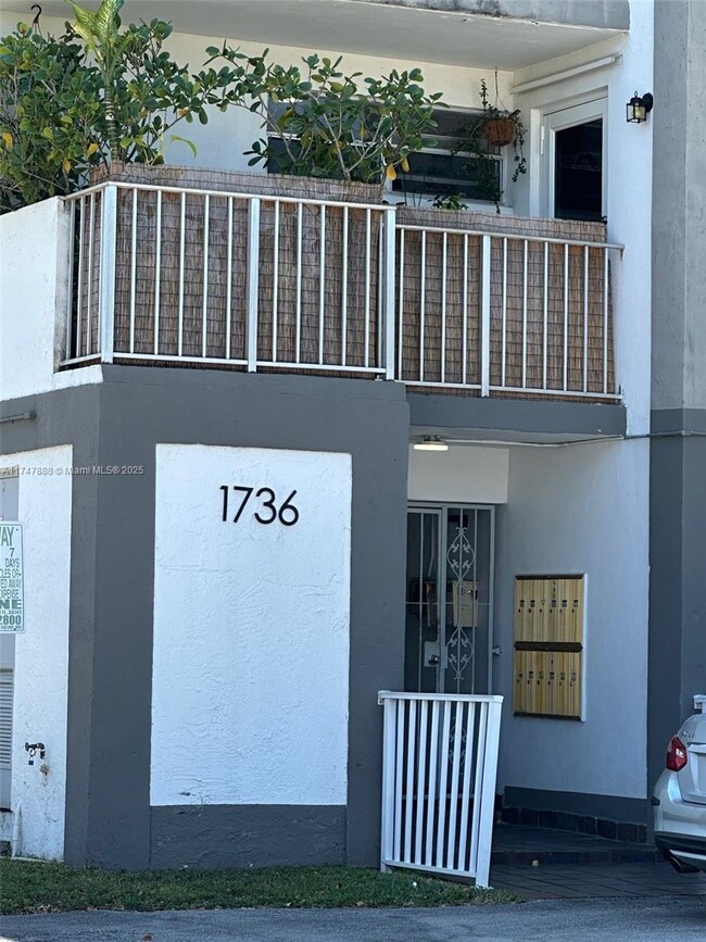 Building Photo - 1736 SW 19th St