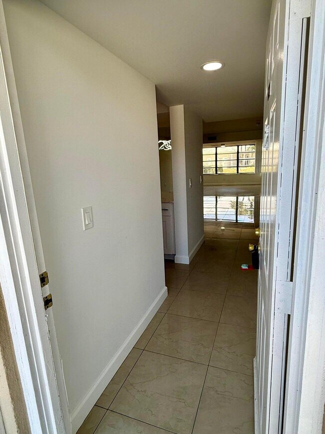 Foto del edificio - 3501 Village Blvd