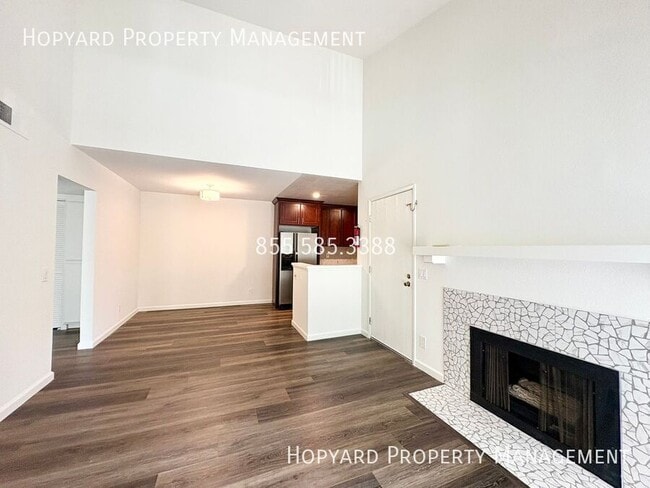 Building Photo - 3663 Oakwood Terrace